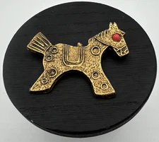 Rare Vintage Primative MCM Gold Tone Horse Equestrian Brooch Pin Coral Bead Eye