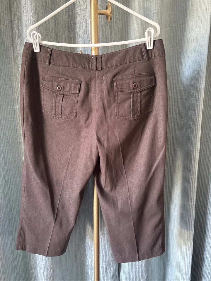 Pantalones capri marrón AGB talla 12 para dama con bolsillos delanteros de imitación y bolsillos traseros reales Foto 2 de 4