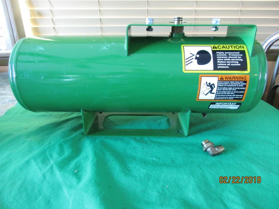 JOHN DEERE MACETA COMPRESOR TANQUE MONTAJE AA79379 MODELOS ABAJO-NUEVO Foto 2 de 4
