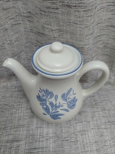 Pfaltzgraff Yorktowne Coffee Pot with Lid 9" 7-490 - Picture 2 of 5