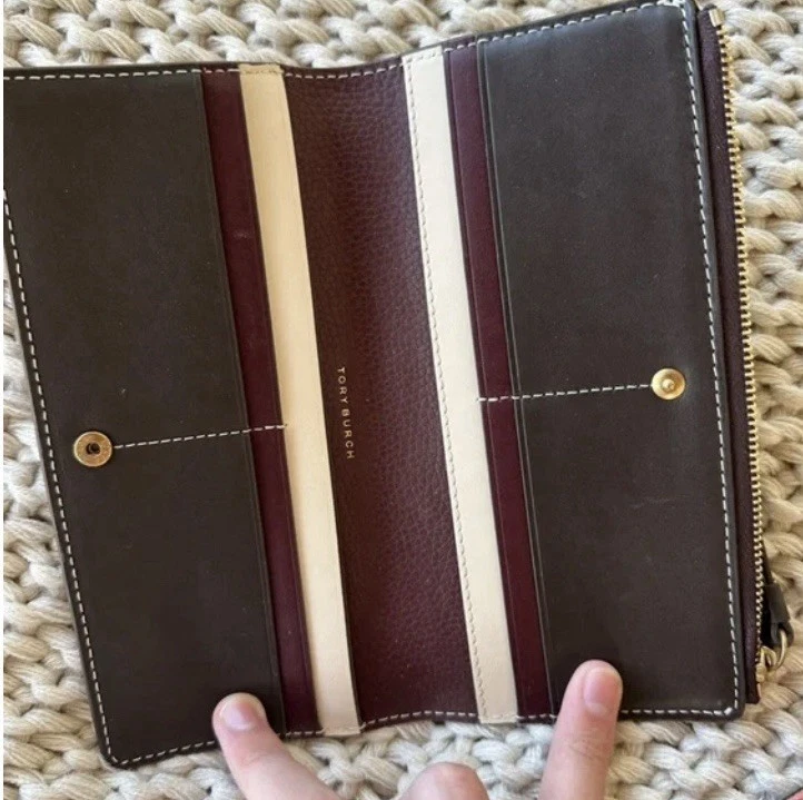 Cartera Tory Burch Walker delgada con cremallera ruibarbo oscuro (borgoña) nueva sin etiquetas Foto 3 de 4