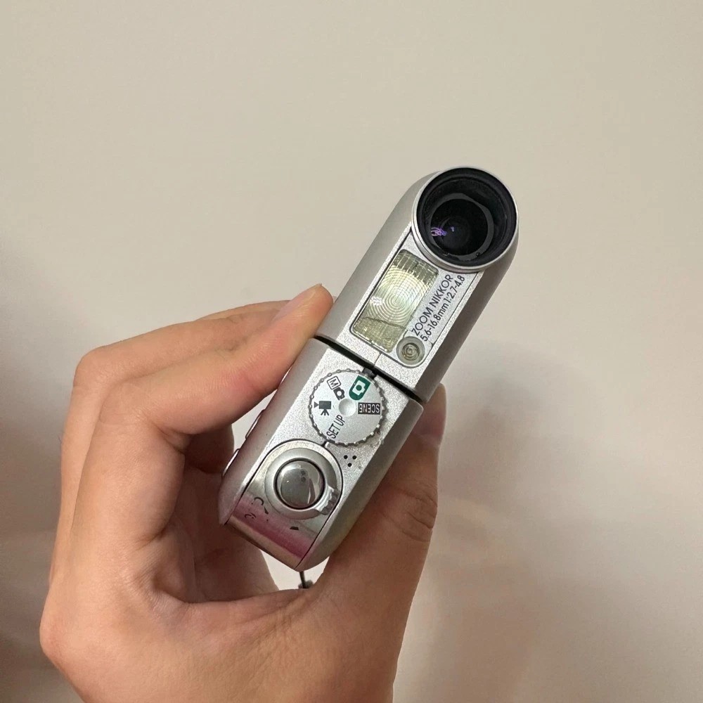 Nikon COOLPIX SQ Digital Camera 3.1MP 3x Optical Zoom Silver Noise