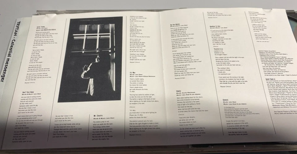 TRYTAN - ´´CELESTIAL MESSENGER´´- RAR CANADA PROG METAL CD 1993 - LIKE RUSH - Image 2 of 2