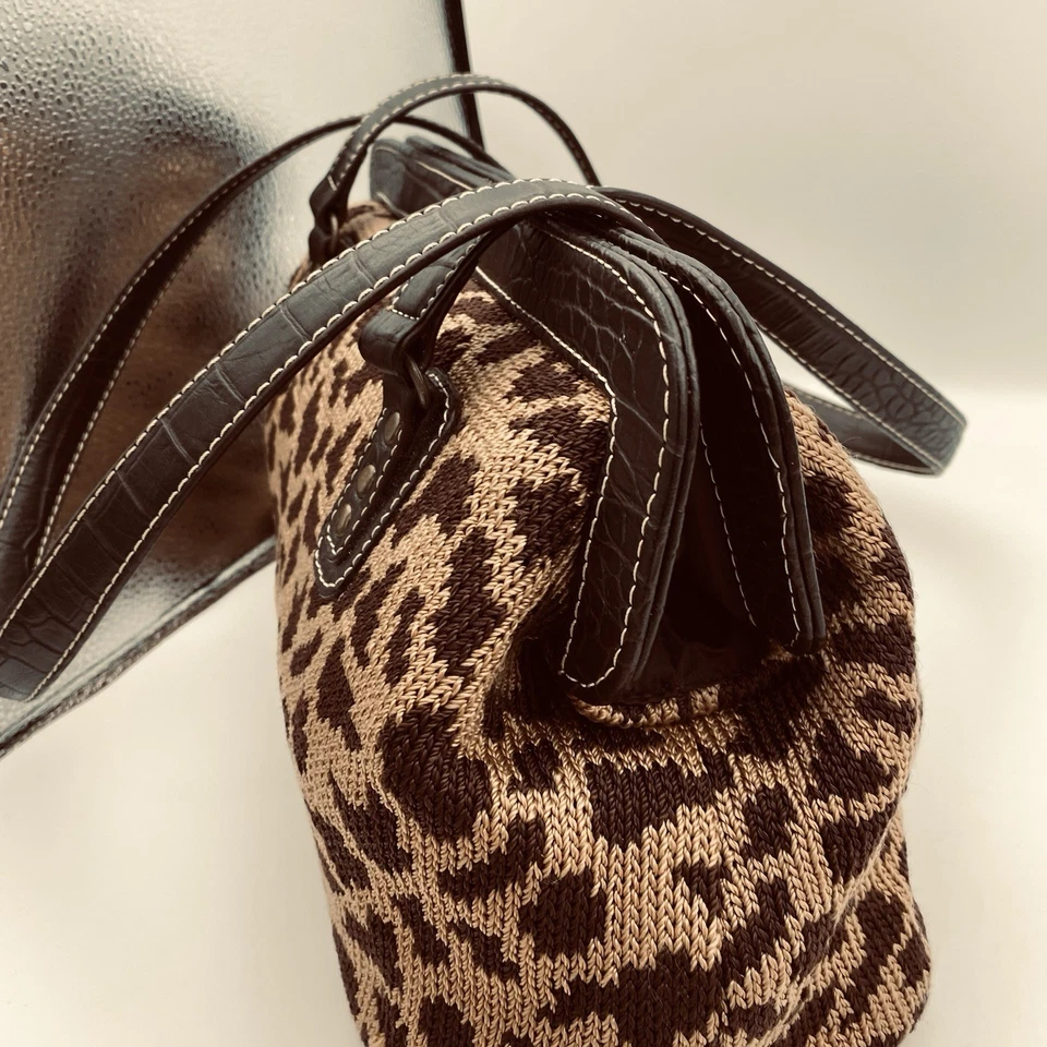 Bolso Cartera The Sak Alfombra Cuero Estampado Leopardo Doble Asa Cuero Bordado Foto 3 de 4