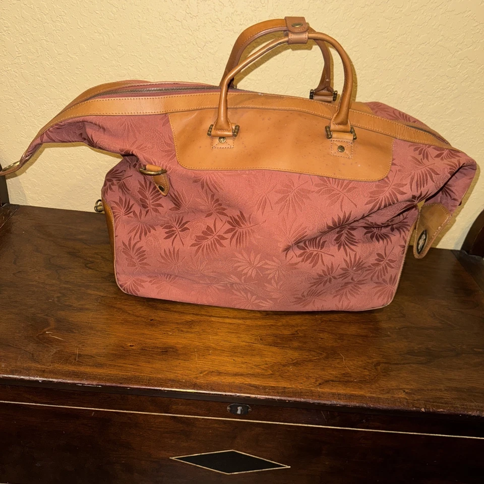 Сумка с короткими ручками TOMMY BAHAMA холщовая с цветочным рисунком для выходных ночная спортивная сумка розовато-лиловая 20 дюймов - Изображение 4 из 4