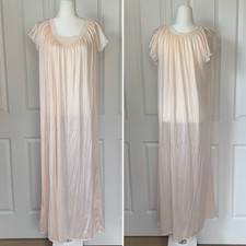 VTG Miss Elaine M Gold Label Union Made Lace Night Gown Slip Feminine Modest