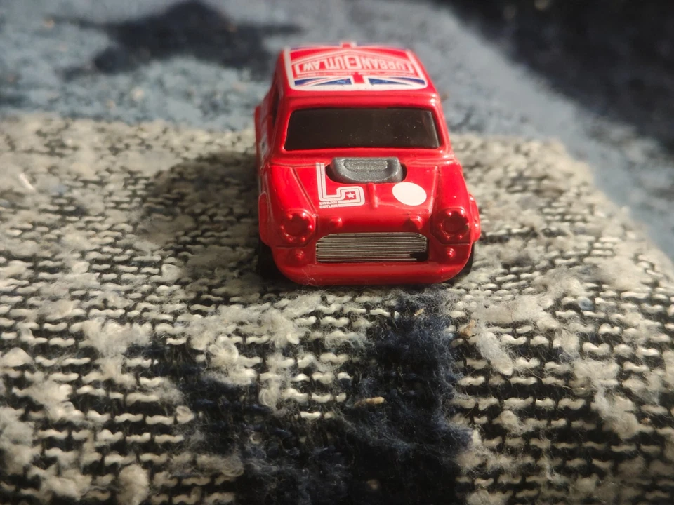 Hot Wheels 2018 Mattel Nightburnerz 8/10 Magnus Walker Urban Outlaw Morris Mini Foto 3 de 4