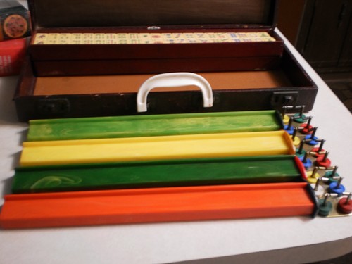 VINTAGE BAKELITE MAH JONG MAJONG SET by ROYAL 152 TILES 4 RACKS COINS IN BOX - Picture 16 of 16