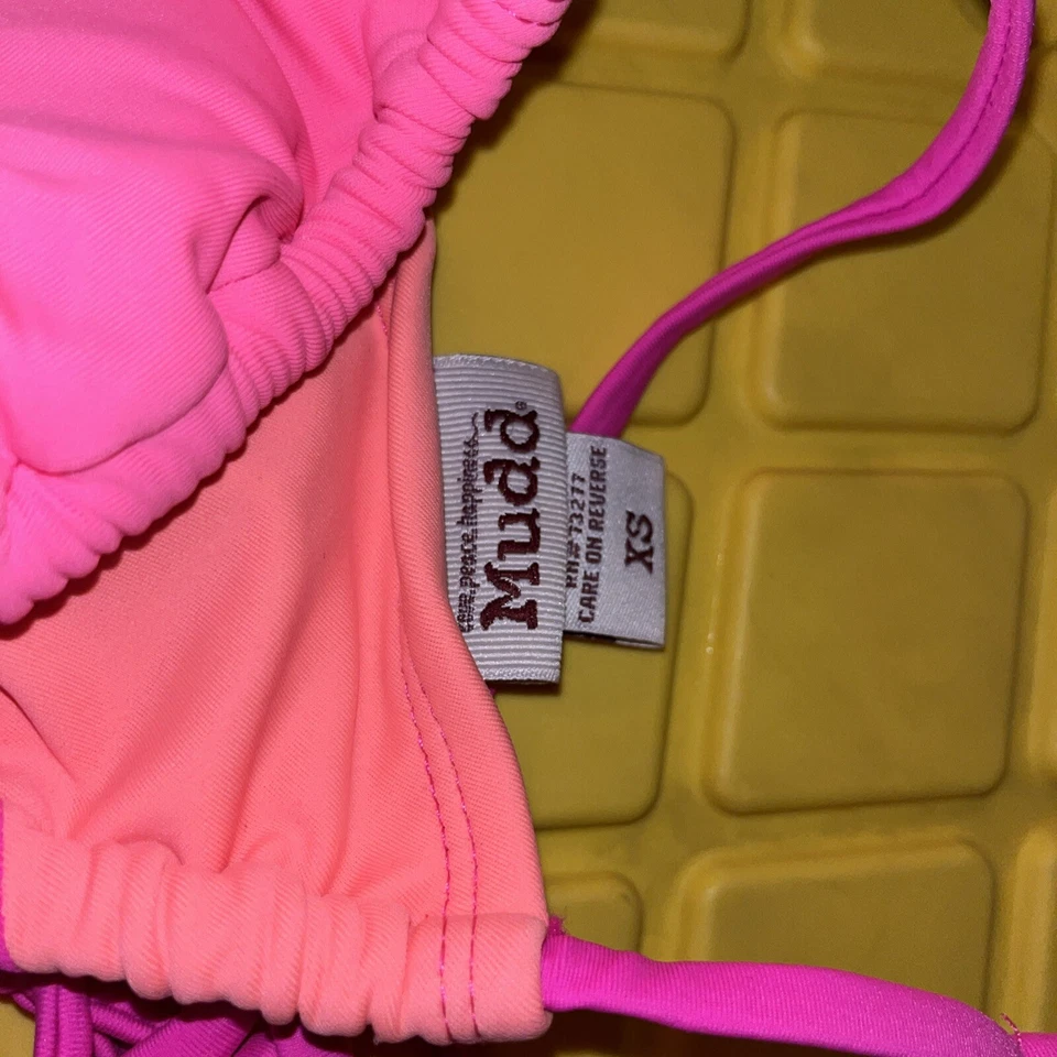 Bikini separado marca MUDD pieza superior traje de baño lazo brillante geométrico XS Foto 3 de 3