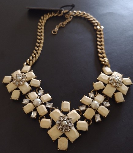 J. Crew Flower White Clear stones Statement Necklace NWT - Picture 2 of 9