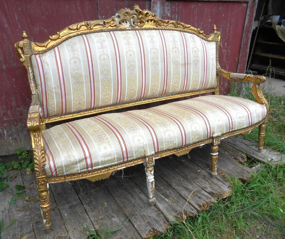 ANTIGUO SOFÁ FRANCÉS DORADO TALLADO SIGLO XIX -envío disponible- Foto 2 de 4