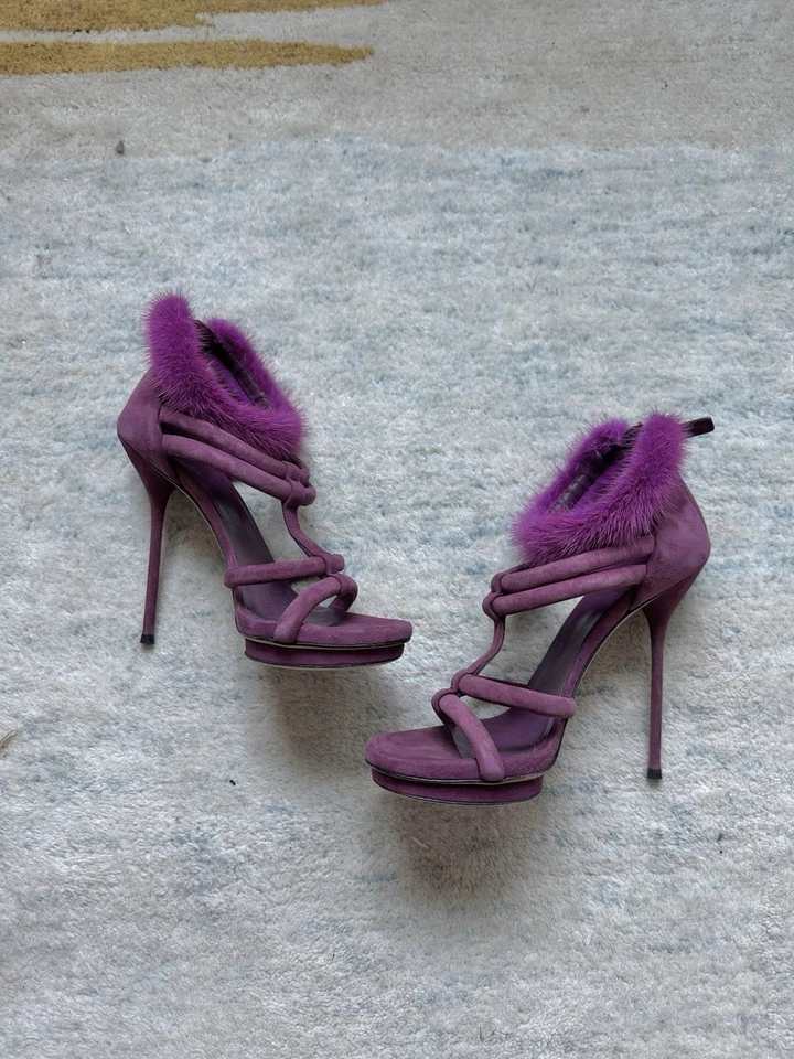 Gucci Camilla T Correa Gamuza Tacones Sandalias Puño Piel Visón EU 37 US 7 Bombas Púrpura Foto 2 de 4