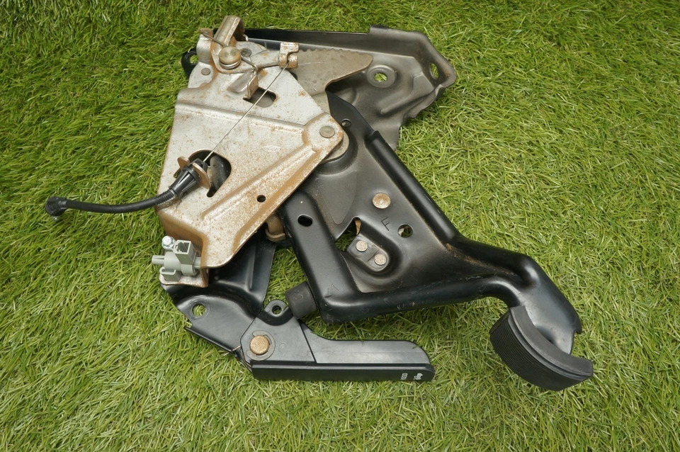 Conjunto de palanca de pedal de freno de estacionamiento de emergencia 99-04 Ford F-250 F-350 Super Duty Foto 2 de 4