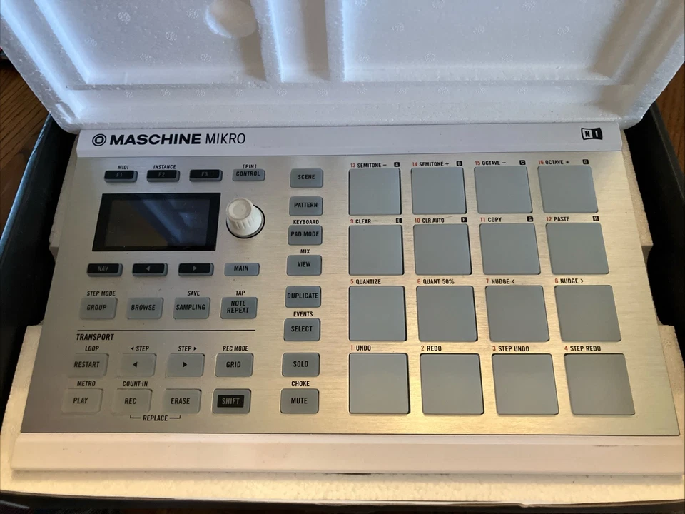 Native Instruments Maschine Mikro MK2 - Image 4 of 4