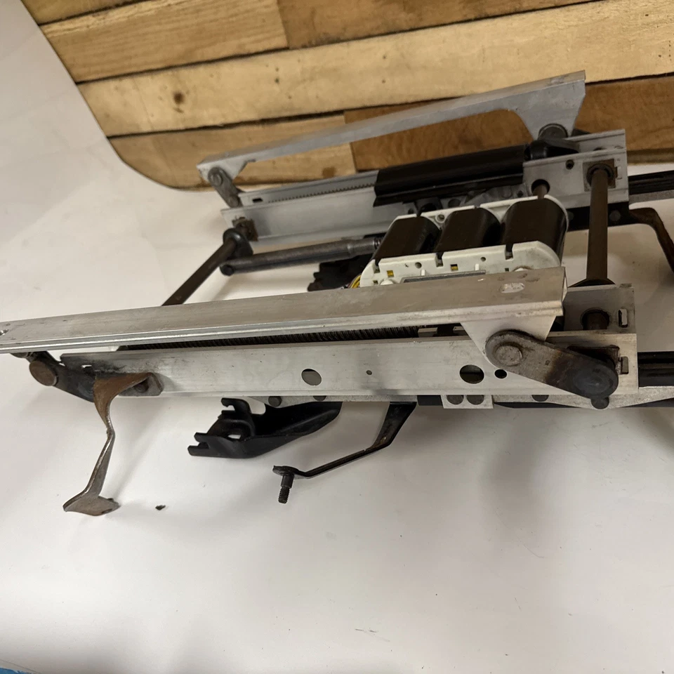 97 98 99 00 01 Ford Explorer Asiento Eléctrico Pista Manual Lumbar Driver LH Bronceado Foto 2 de 4