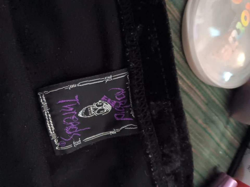 Morbid Threads 女式迷你裙小号或中号黑色 Goth Grunge Emo — 第 2/3 张图片