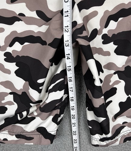 Juicy Couture Men’s Camo Board Shorts Size L 18x21 Swim Trunks Red Graphic - Picture 8 of 9
