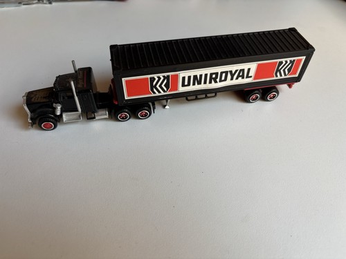 Majorette Kenworth LKW Night Hawk Schwarz 1:87 „Uniroyal“ - Bild 2 von 7