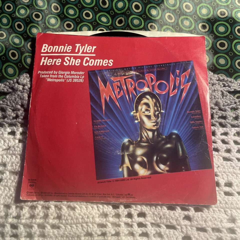 “Here She Comes / Obsession” Bonnie Tyler 7” Vinyl (1984) ft. in “Metropolis.” Foto 2 de 4