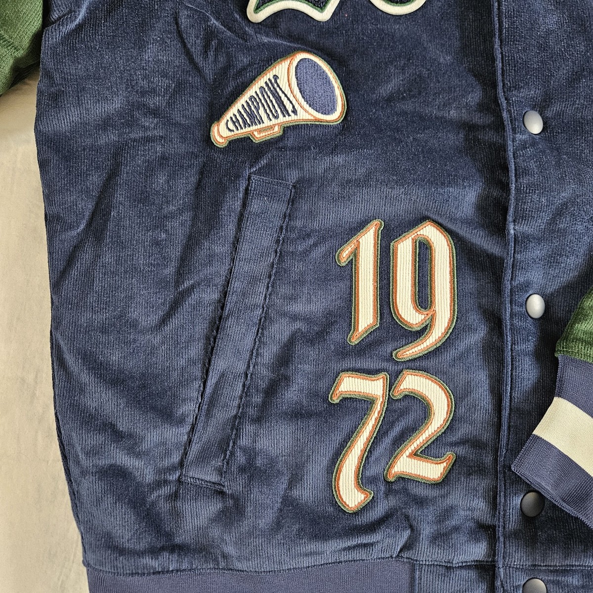 Nike Varsity Therma Fit Corduroy Bomber Jacket FQ6159-410 Nike Varsity Therma Fit Corduroy Bomber Jacket FQ6159-410