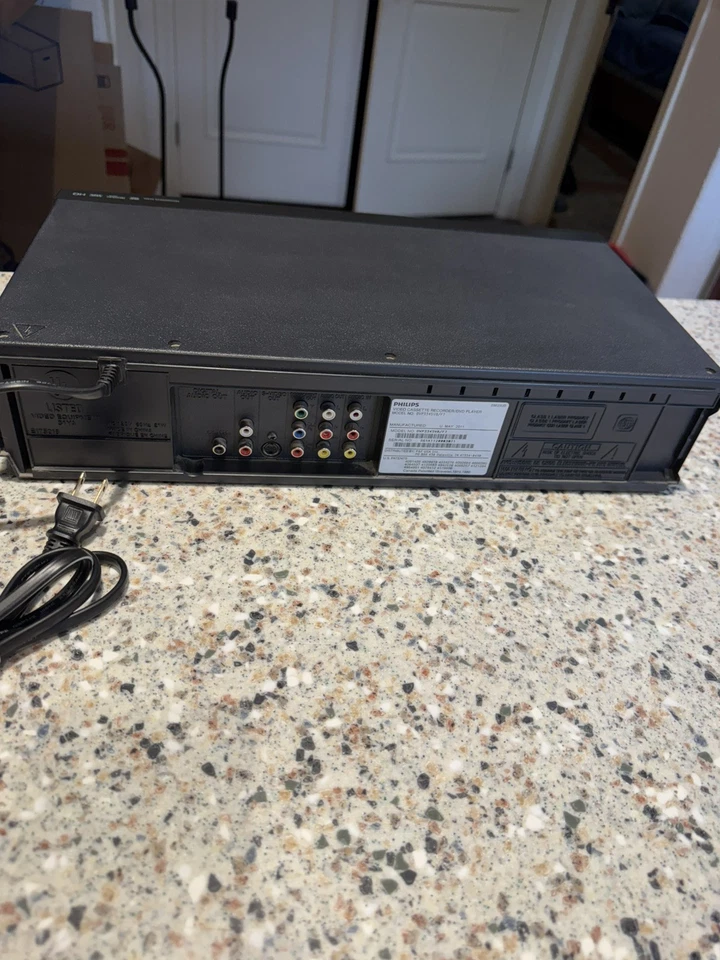 Philips DVP3345VB/F7 VCR y reproductor combinado de DVD probado Foto 4 de 4