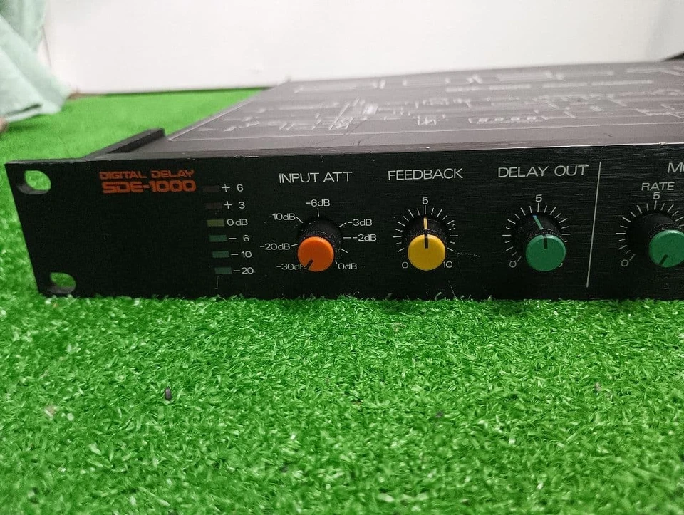 Roland SDE-1000 Vintage Digital Delay Rack Guitar Effects Processor Used - Image 2 of 4