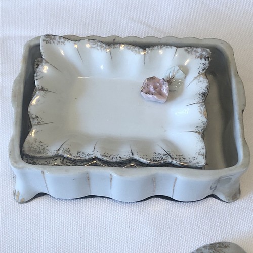 Vintage Japan Cigarette Case 2 Matching Ashtrays Porcelain Pink Roses Applied - Picture 11 of 12