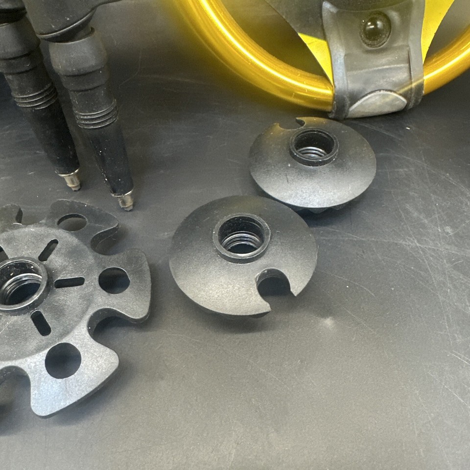 Snowshoes 8x21 mountain profile with walking sticks and carry bag {DD