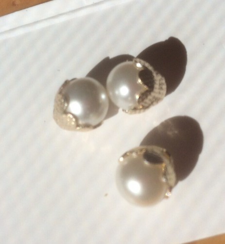 3x Pretty Tiny0.75 Cm Approx Pearl In White Metal Settingself Shanked Buttons - Picture 2 of 10