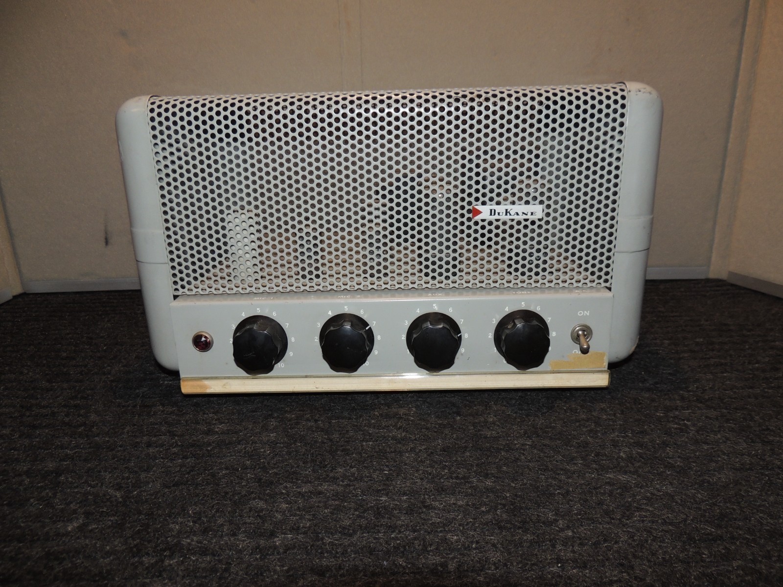 Vintage Dukane Tube Amplifier 1A385B w/ Cover 1C385B Rack Mntg