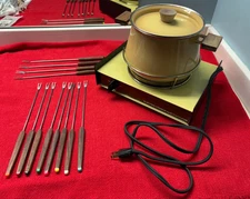 Vintage Harvest Gold Cornwall Electric Fondue Pot w/ Forks & extra forks - Works