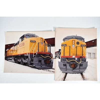 2 Original General Electric GE Factory New Diesel 9356 Train Engine 8x10 Fotos