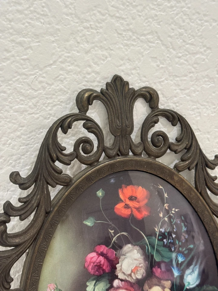 Marco de metal vintage floral ovalado tono latón burbuja vidrio convexo Italia 13,5 X 10,5 Foto 4 de 4