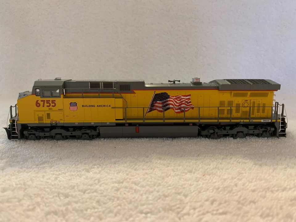 Athearn #RND77715 HO Scale Union Pacific AC4400CW Powered Locomotive #6755 DC - Image 2 of 4