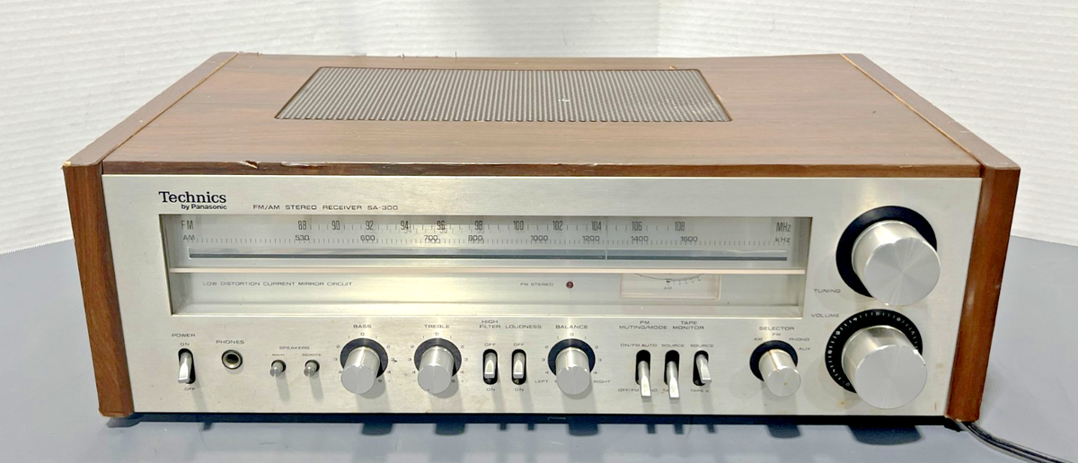（L）Technics by Panasonic SA-300 FM/AM Vintage Technics By Panasonic SA-300 AM/FM Stereo Receiver 120V