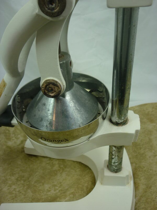 OrangeX Medium Size Professional Hand Crank Juicer  22F015