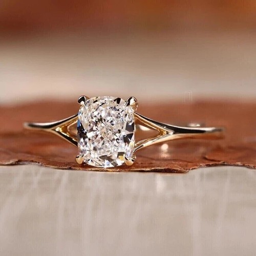 Anillo de compromiso con punta de moissanita VVS1 cojín de 2 quilates enchapado en oro amarillo de 14 k - Imagen 2 de 10