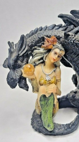 Dragón negro y "hada sin alas" con orbe ámbar 3"x3"x4" - Imagen 2 de 6