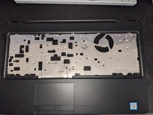 Dell Latitude 5580/Precision 3520 Palmrest Touchpad Assembly HUA01 M9NWK - Afbeelding 3 van 3