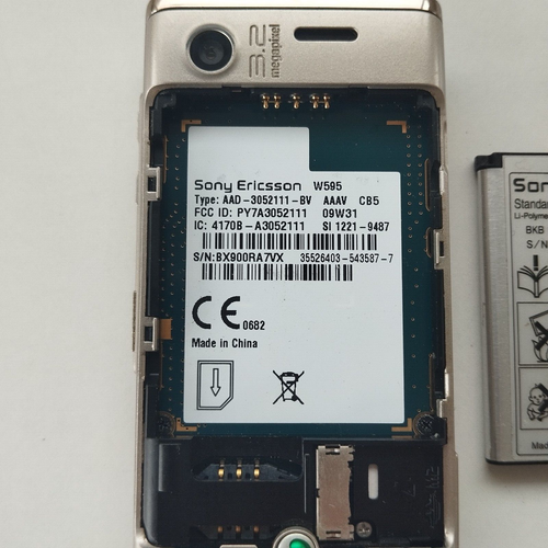 Sony Ericsson W595 Gold Junk for Parts or Repair - Zdjęcie 6 z 6