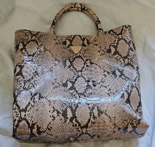Guess Triangle Logo Large Shoulder Tote Bag purse Faux Snake-skin Print  Pockets | eBay
