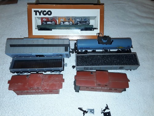 HO Scale freight car lot (7) & caboose shell Tyco, MARX, Varney(?) (HO0104422d) - Picture 2 of 4