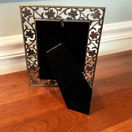 Philip Whitney Ltd Brass Maple Leaf Frame Black Velvet Back Image 4 X 6” New - Picture 3 of 9