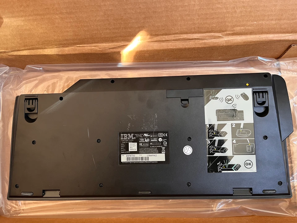 Vintage IBM wireless Keyboard SK-8812 - Image 2 of 2