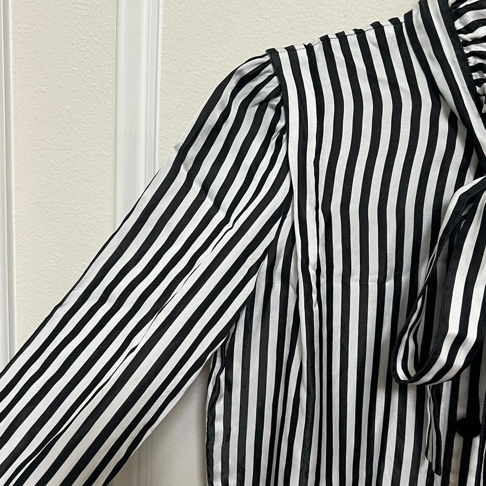 Vestido plisado manga larga Marc Jacobs para mujer rayas blancas y negras talla 0 Foto 3 de 4