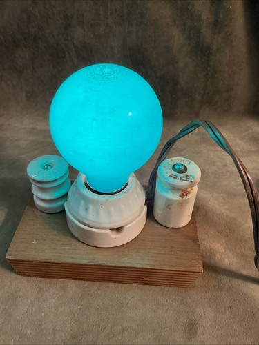 Vintage 1950s Christmas GE General Electric 25 W green lightbulb