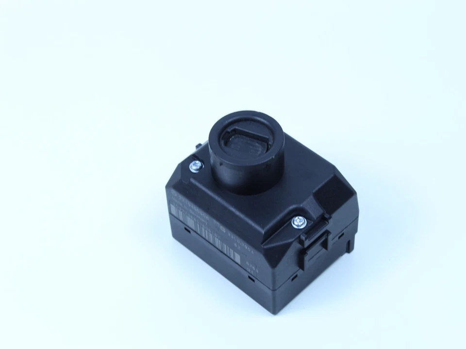 07-08 Mercedes W221 S550 CL63 AMG Ignition Switch Module 2215450708 OEM - Image 2 of 4