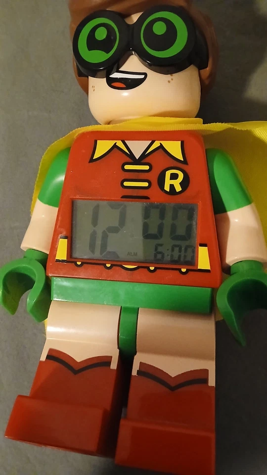 9英寸蝙蝠侠电影罗宾和7英寸星球大战尤达乐高时钟 — 第 3/4 张图片