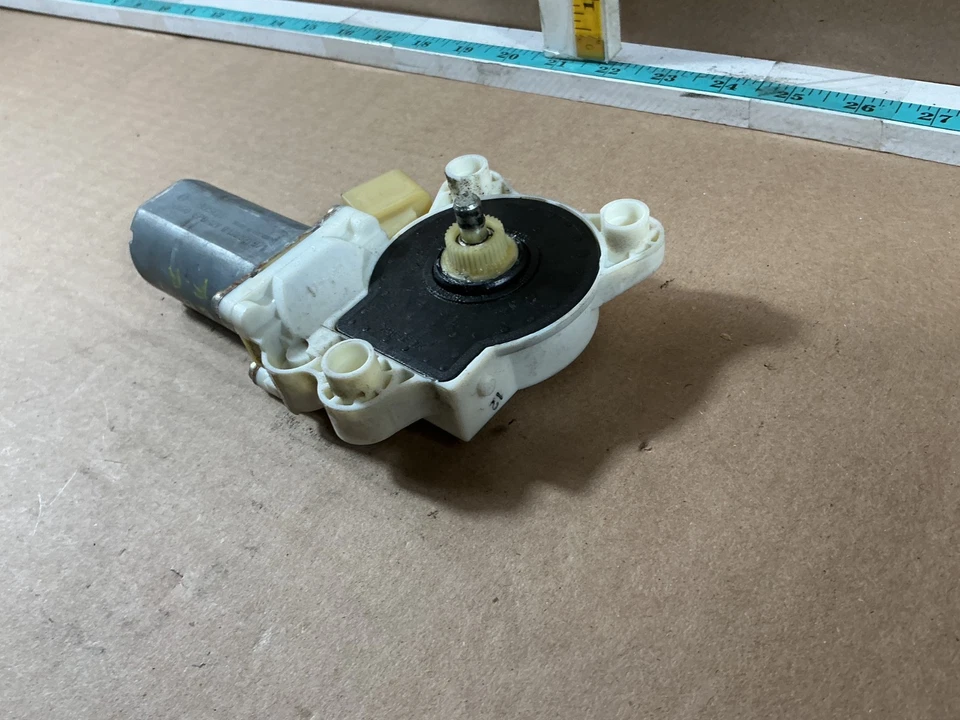 Двигатель переднего правого окна 2003-2009 Mercedes-Benz E500 A2118203042 от оригинального производителя - Изображение 3 из 4