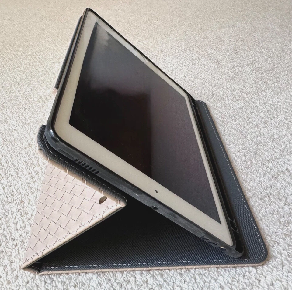 Apple iPad Pro 9.7" hochwertige Leder Hülle Sandfarben Cover mit Fach für Pencil - Bild 3 von 4